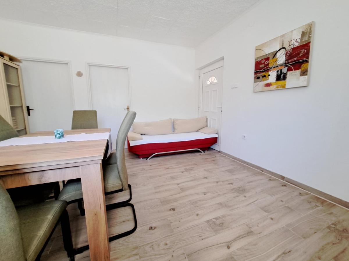 Apartmani Postonjski ปริฟลากา ภายนอก รูปภาพ