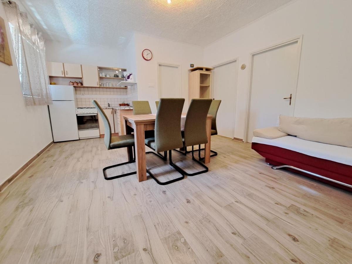 Apartmani Postonjski ปริฟลากา ภายนอก รูปภาพ