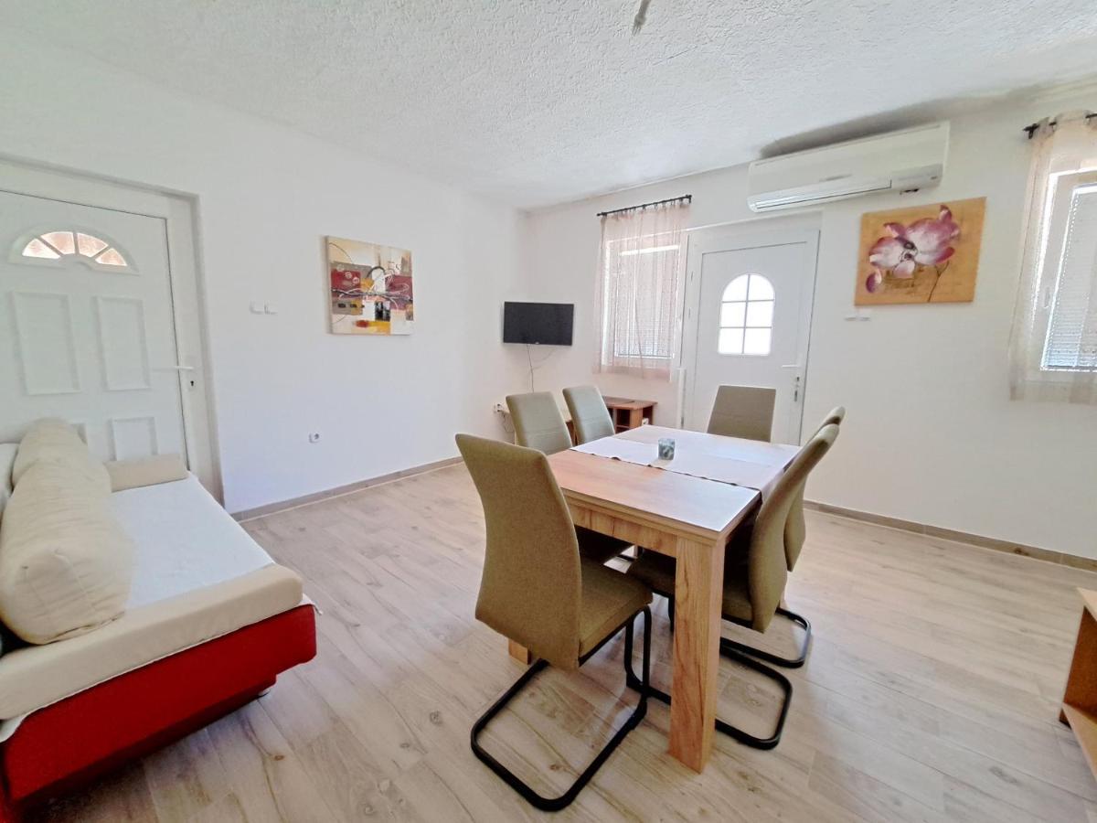 Apartmani Postonjski ปริฟลากา ภายนอก รูปภาพ